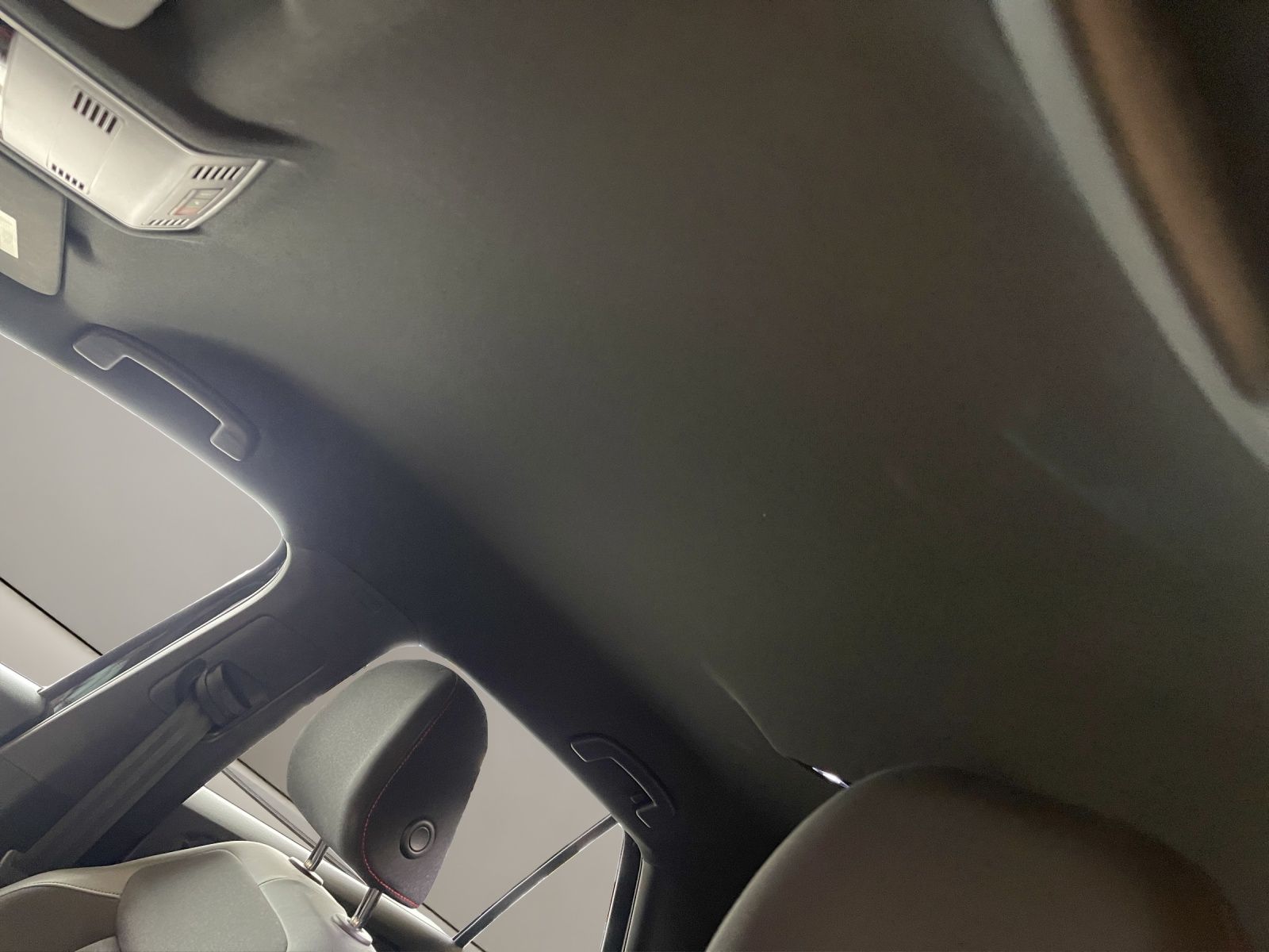 Volkswagen T-Roc 1.5 TSI Sport - Samsaru's Car Outlet