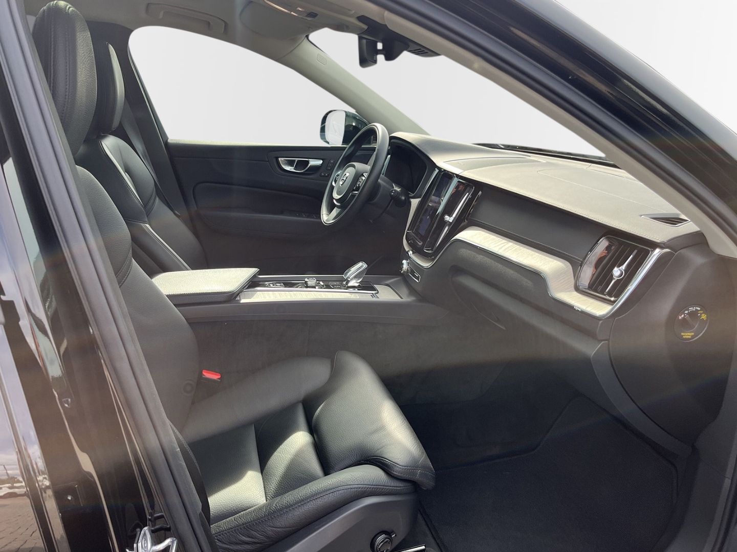 Volvo XC60 Recharge T6 AWD Inscription - Samsaru's Car Outlet