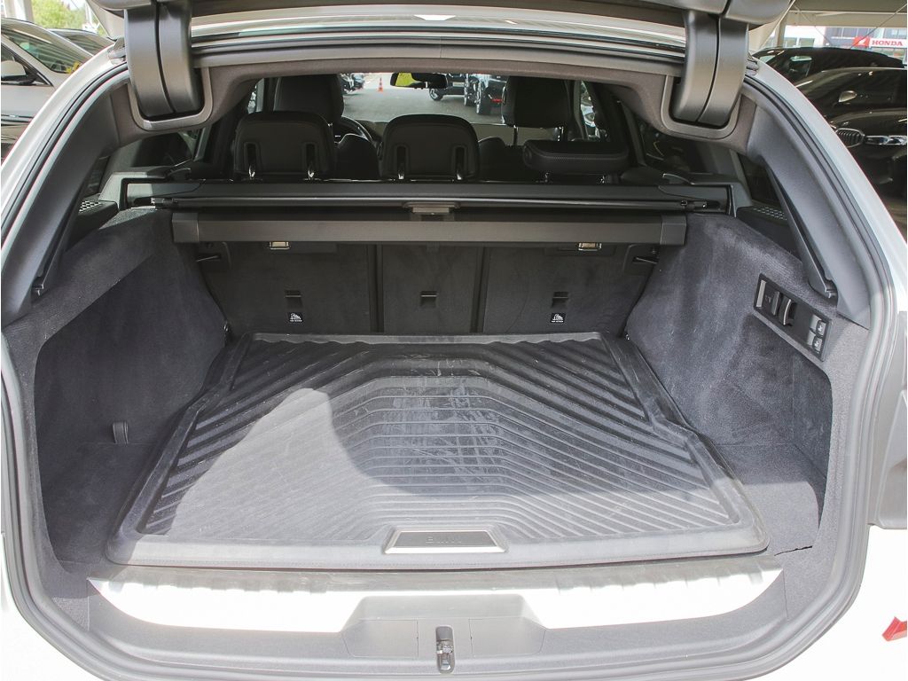 BMW 330 M Sport EU6d e xDrive Touring - Samsaru's Car Outlet