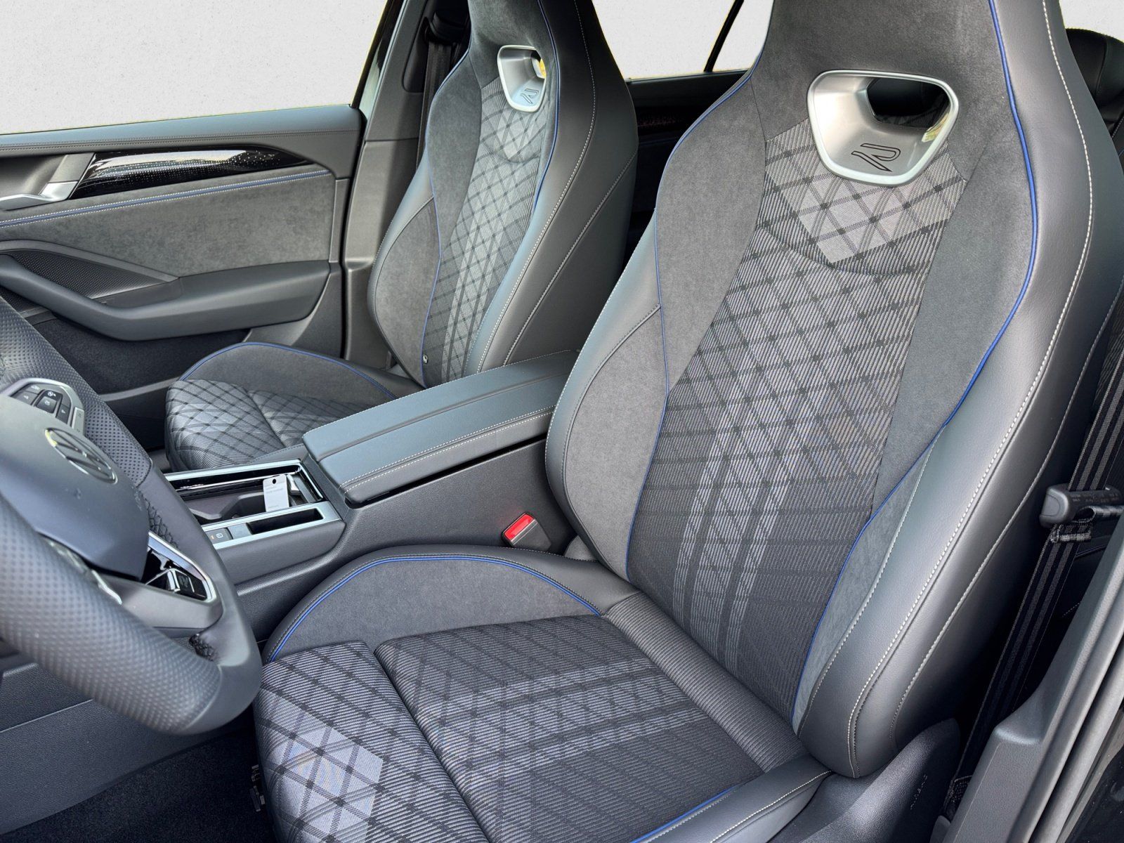 Volkswagen Passat Variant R-Line TDI DSG 4Motion|AHK|NAVI|A
