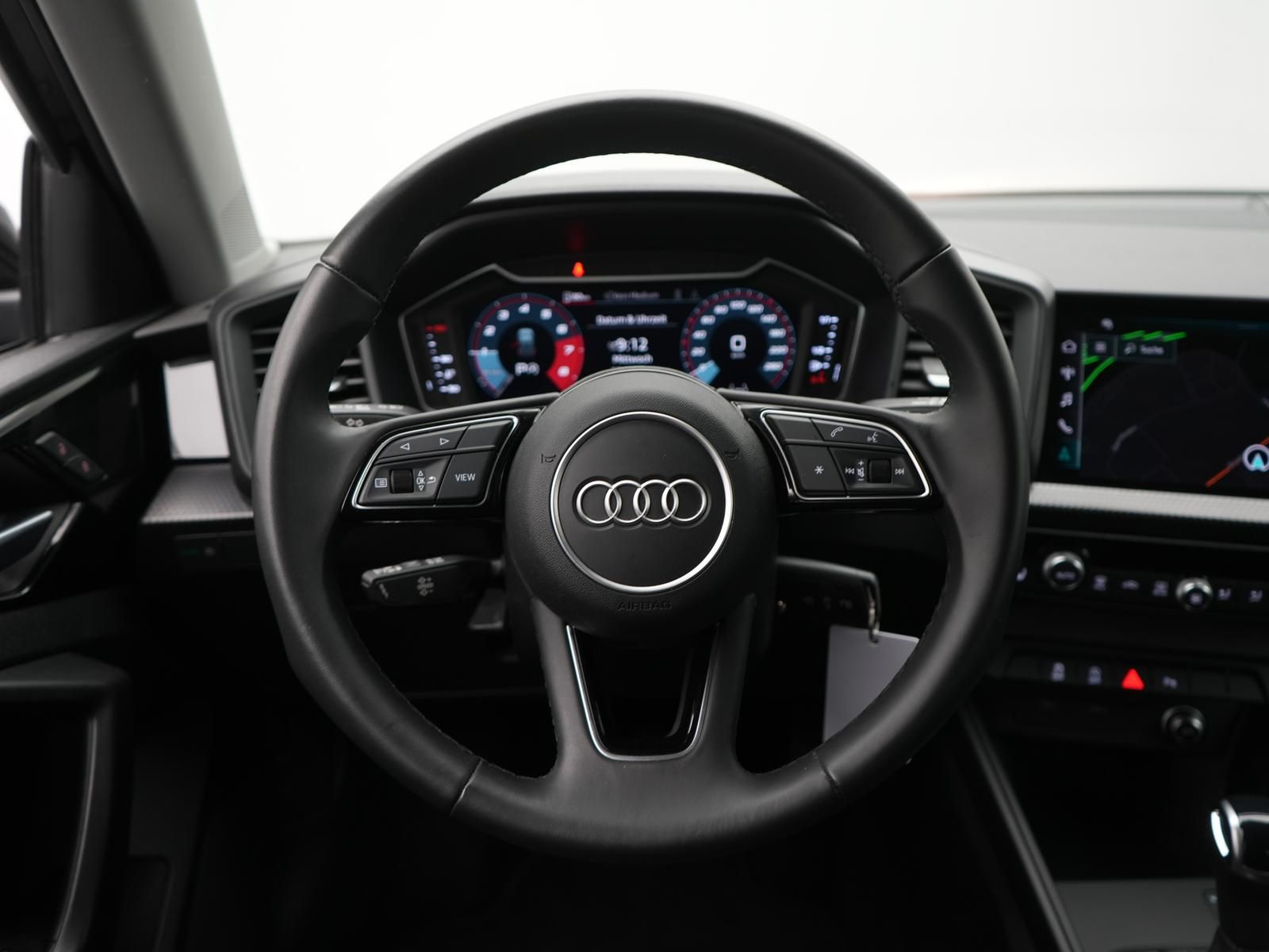 Audi A1 30 TFSI S line,TEMPO,APP,NAVI,SPURH,SHZ,PDC