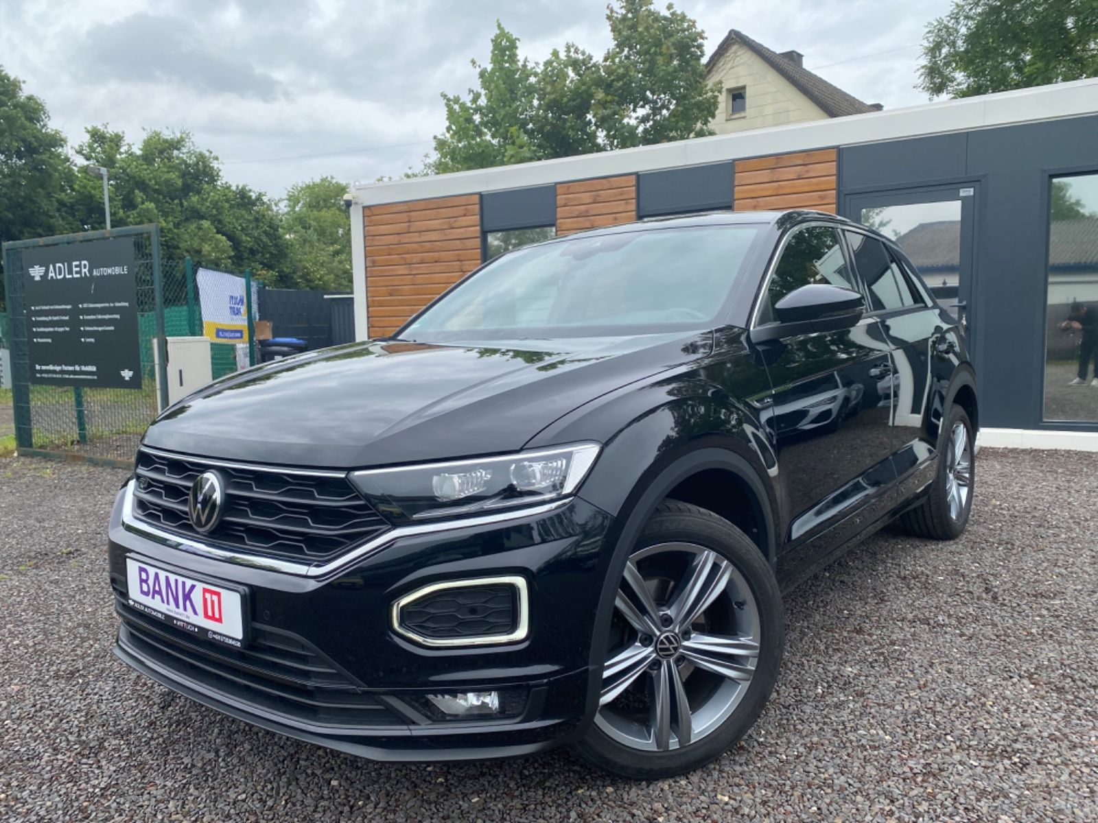 Volkswagen T-Roc 1.5 TSI R-Line - Samsaru's Car Outlet