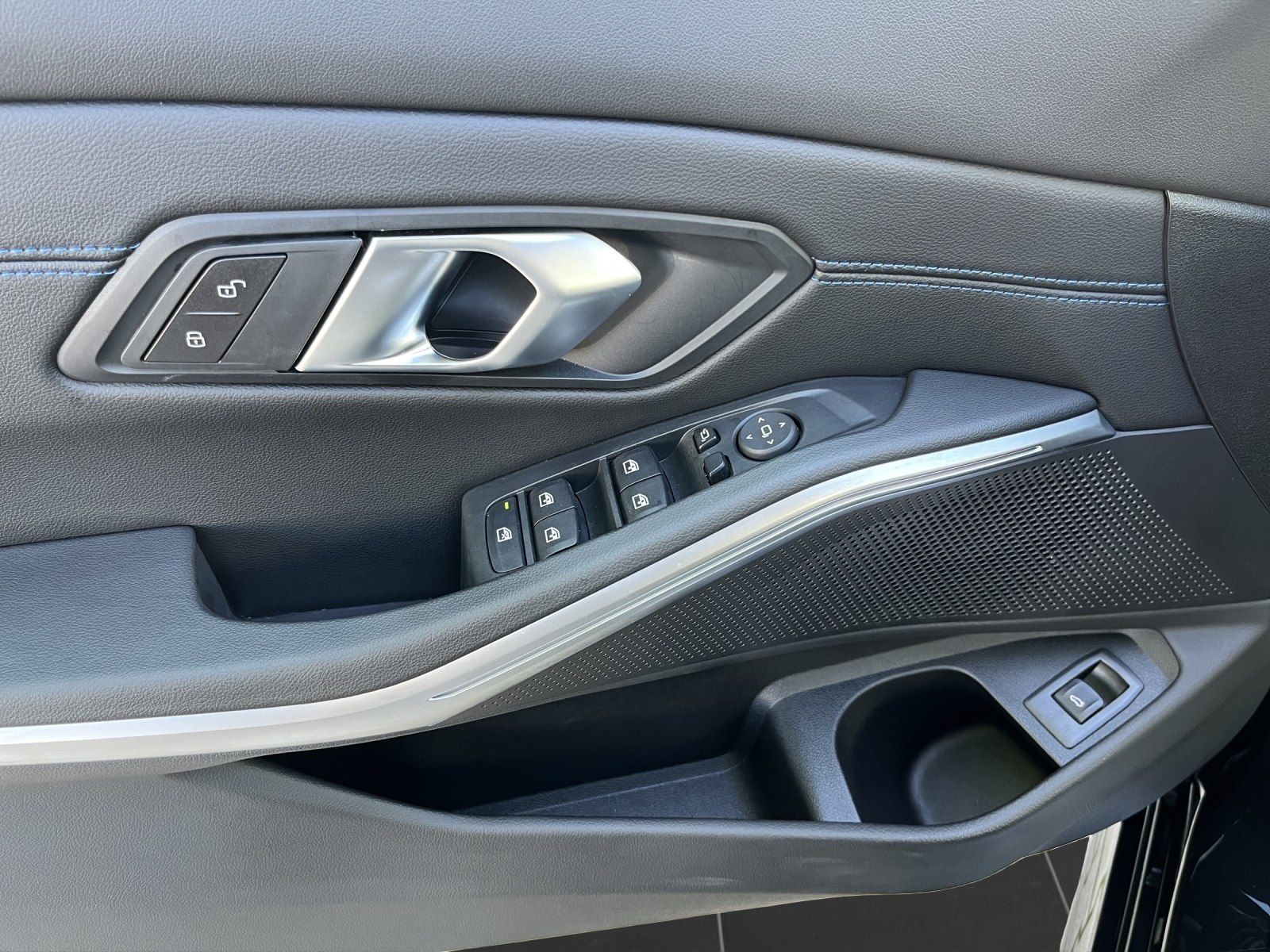 BMW 320i Limousine M-Sport AHK HUD DrivAss. ACC Park