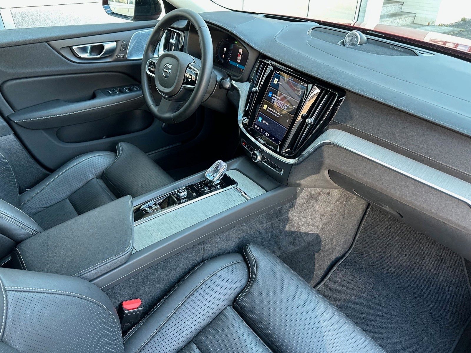 Volvo S60 B5 Ultimate Dark AWD-B&W-360°-Massage-Nappa