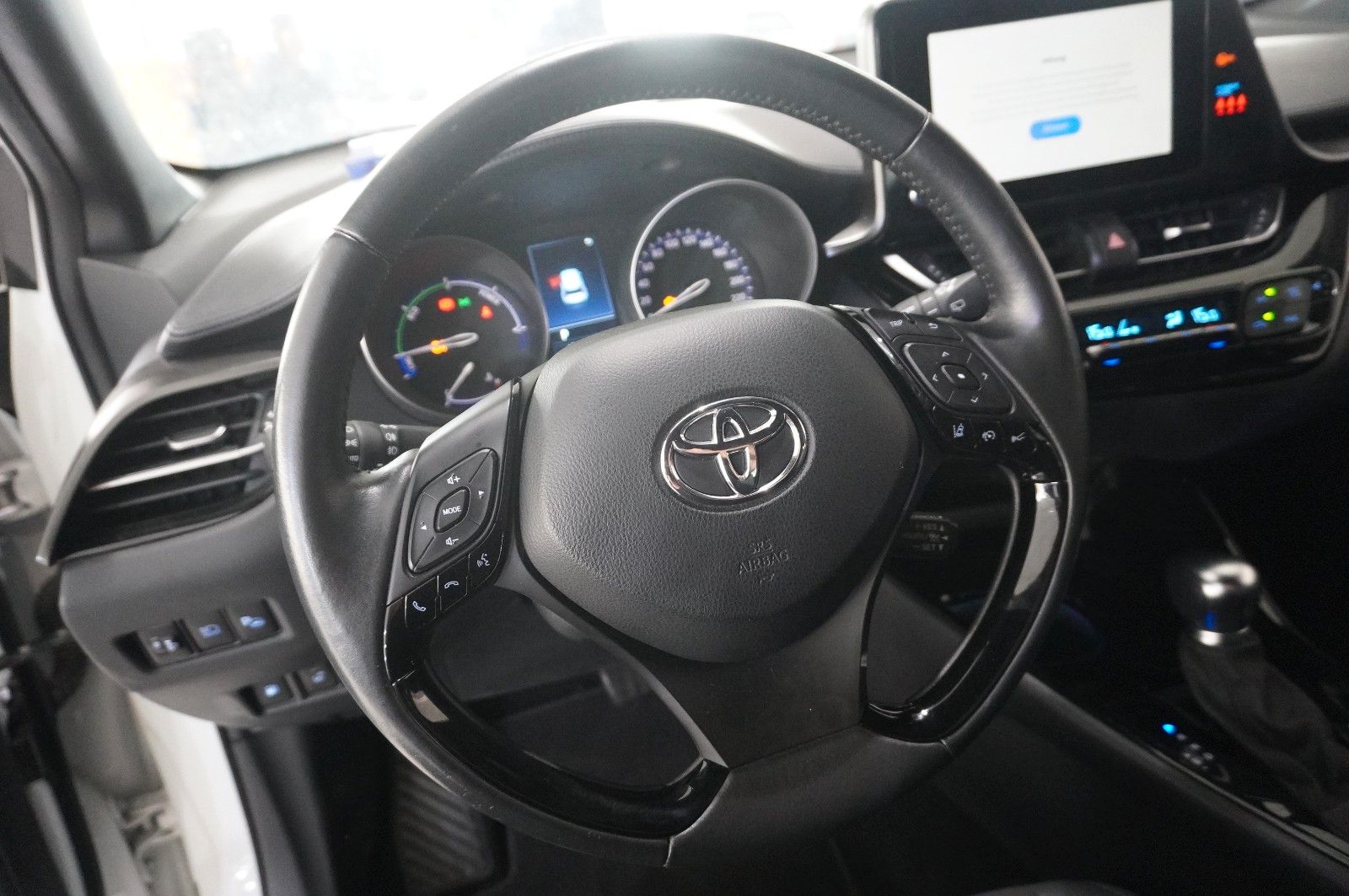 Toyota C-HR 2.0 HYBRID TEAM - Samsaru's Car Outlet