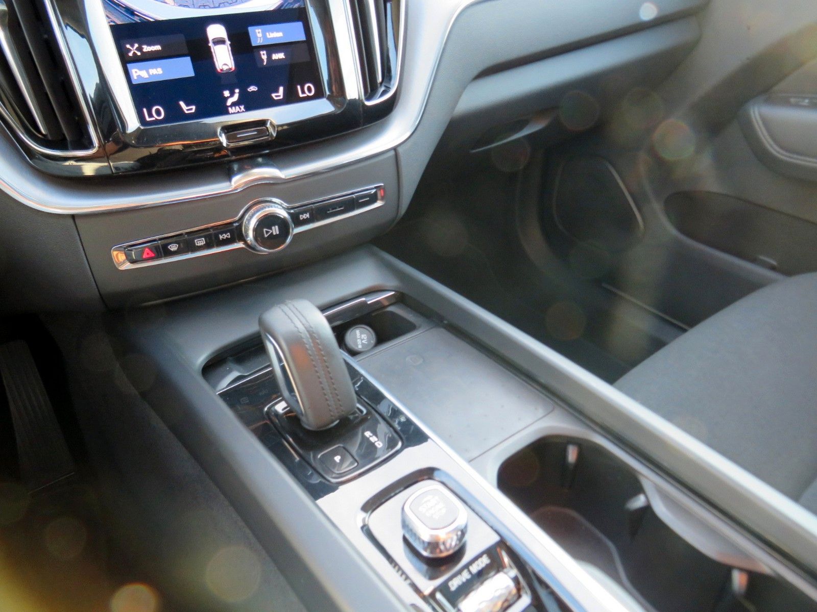 Volvo XC60 Momentum Pro AWD *PANO *AHK *KAMERA