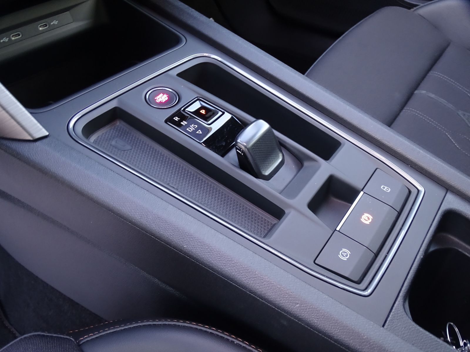 Cupra Formentor 1.4 TSI e-HYBRID*LED*PANO*NAVI*DAB*AHK