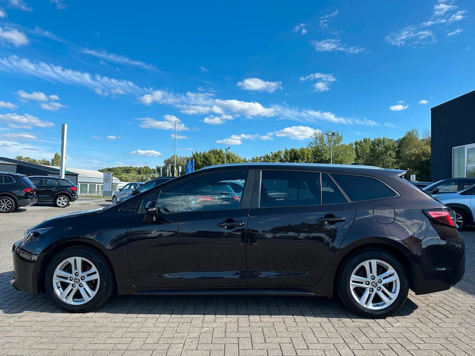 Toyota Corolla 1.8 Touring Sports Hybrid - Samsaru's Car Outlet