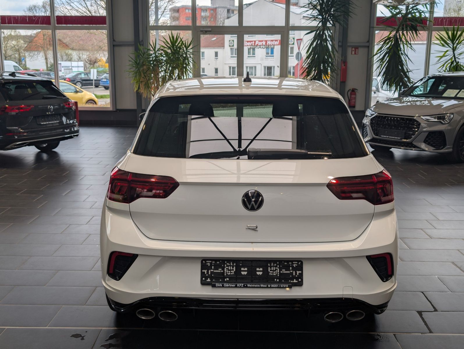 Volkswagen T-Roc 2.0 TSI OPF 4MOTION DSG R - Samsaru's Car Outlet