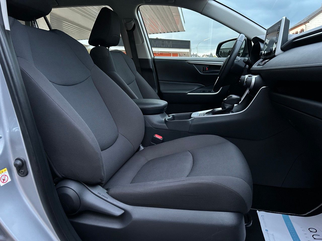 Toyota RAV4 Hybrid - Samsaru's Car Outlet