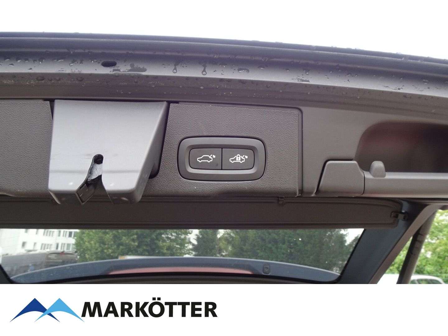 Volvo XC60 B4 AWD Ultimate Dark - Samsaru's Car Outlet