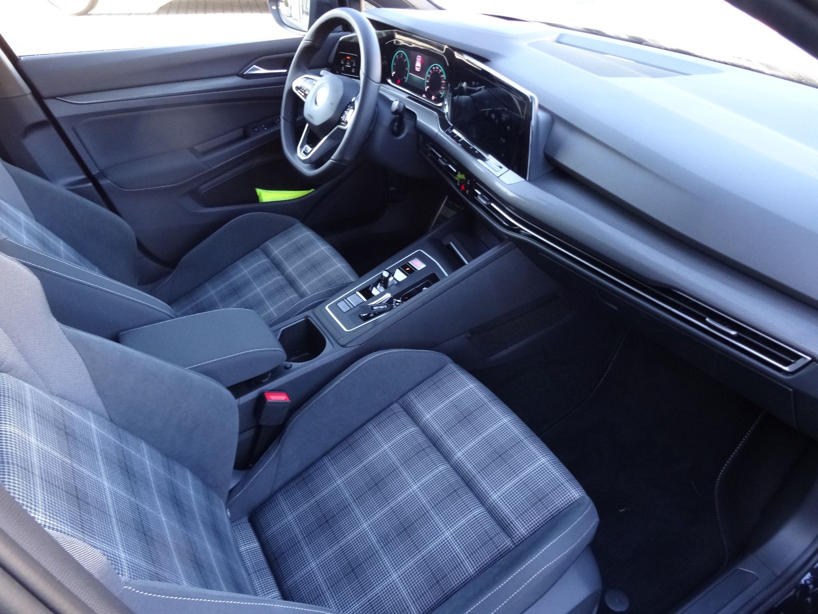 Volkswagen Golf VIII 2.0 TDI SCR DSG GTD - Samsaru's Car Outlet