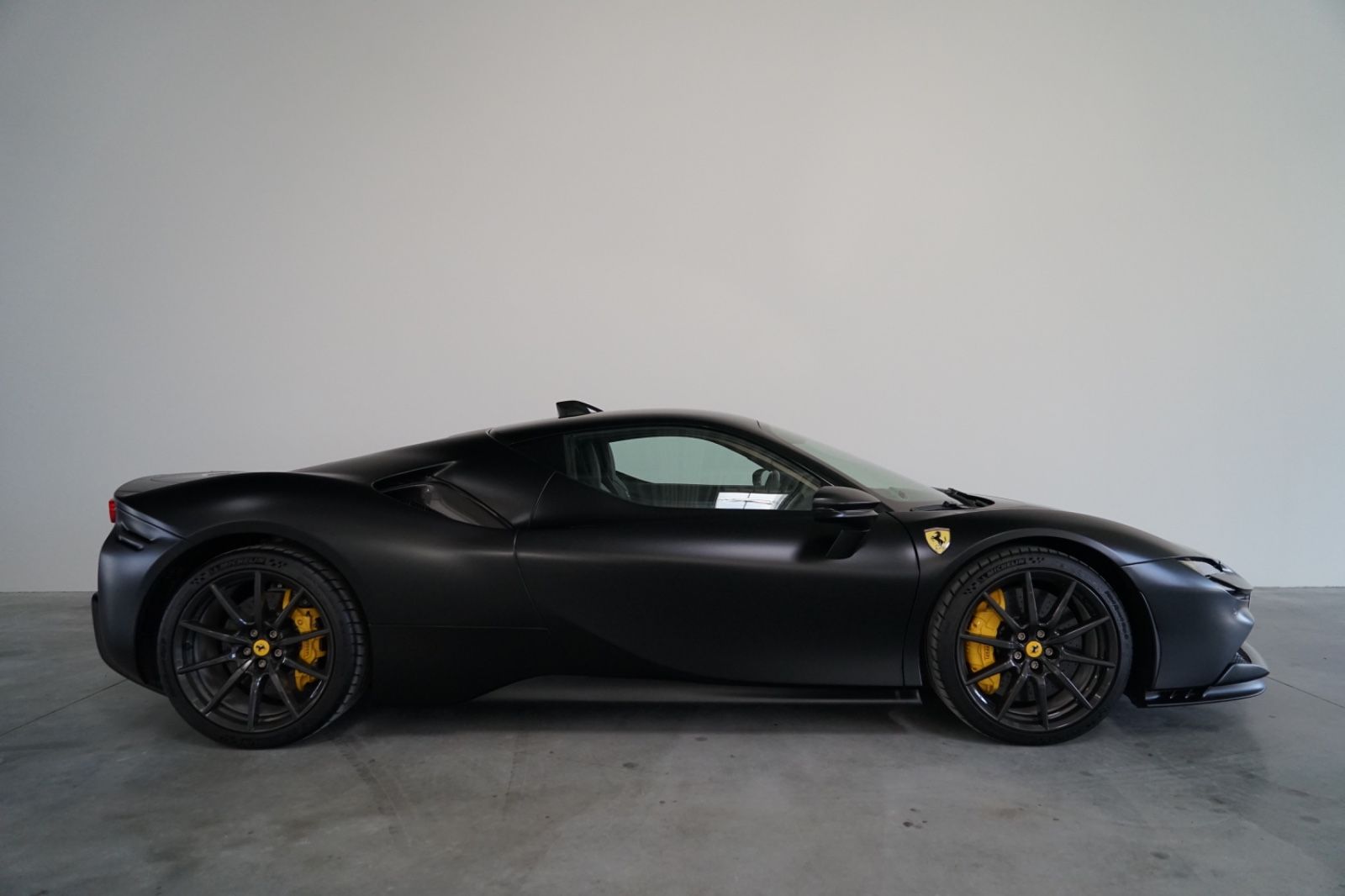 Ferrari SF90 - Samsaru's Car Outlet