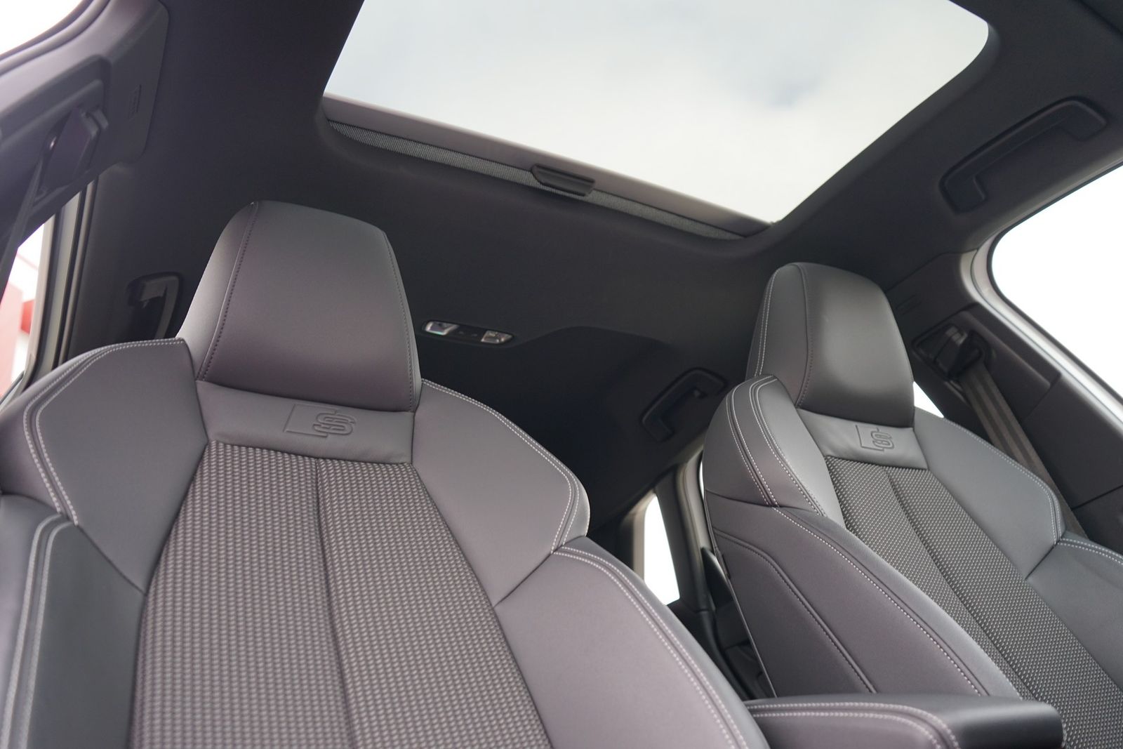 Audi A3 35 TDI Sportback S-Line S-Tronic LED Navi PDC