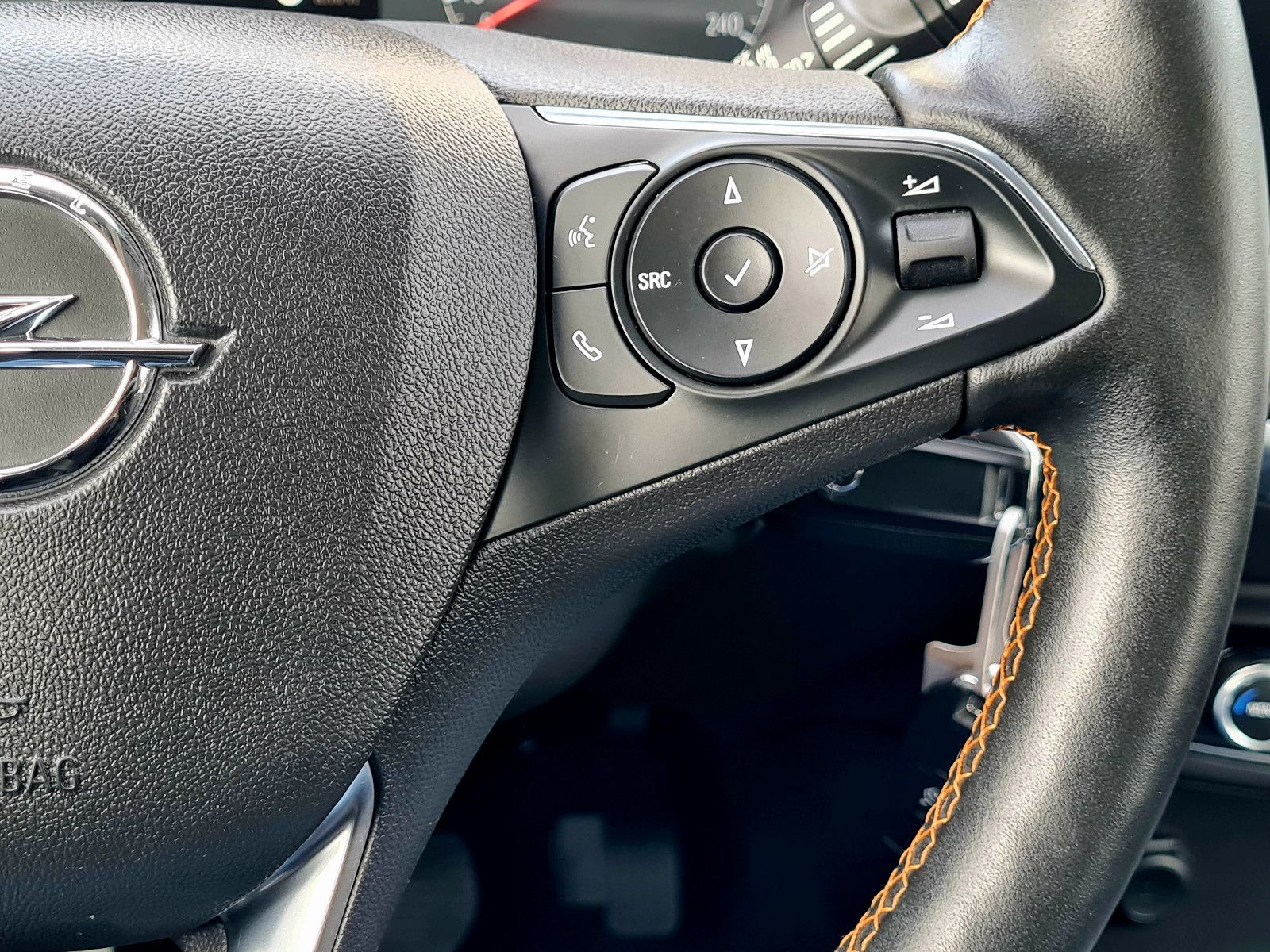 Opel Crossland Innovation - Samsaru's Car Outlet