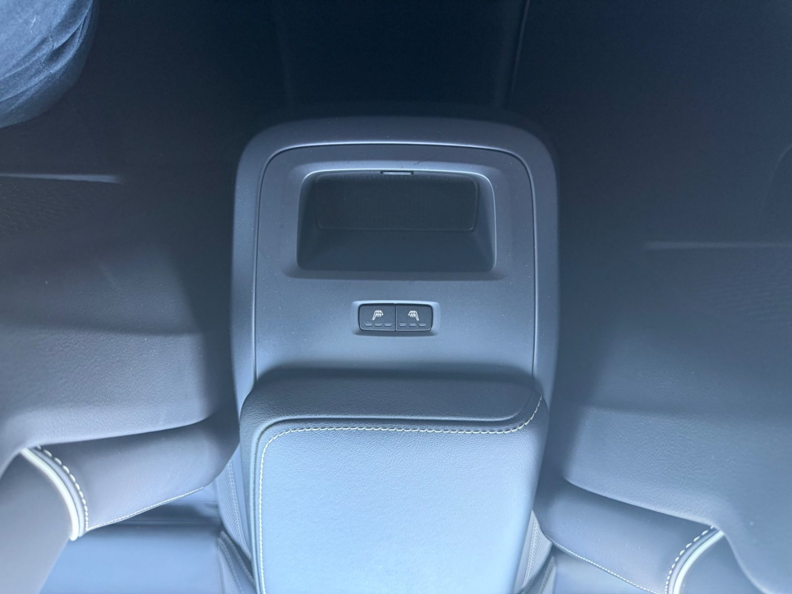Volvo XC60 R-Design - Samsaru's Car Outlet