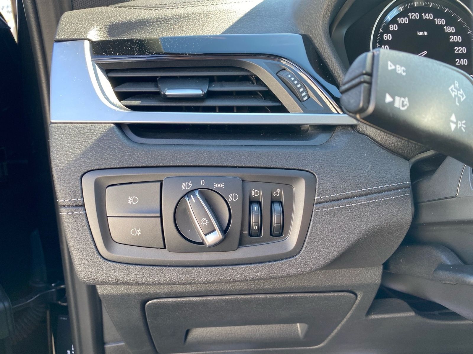 BMW X1 xDrive20i Sport Line - Samsaru's Car Outlet