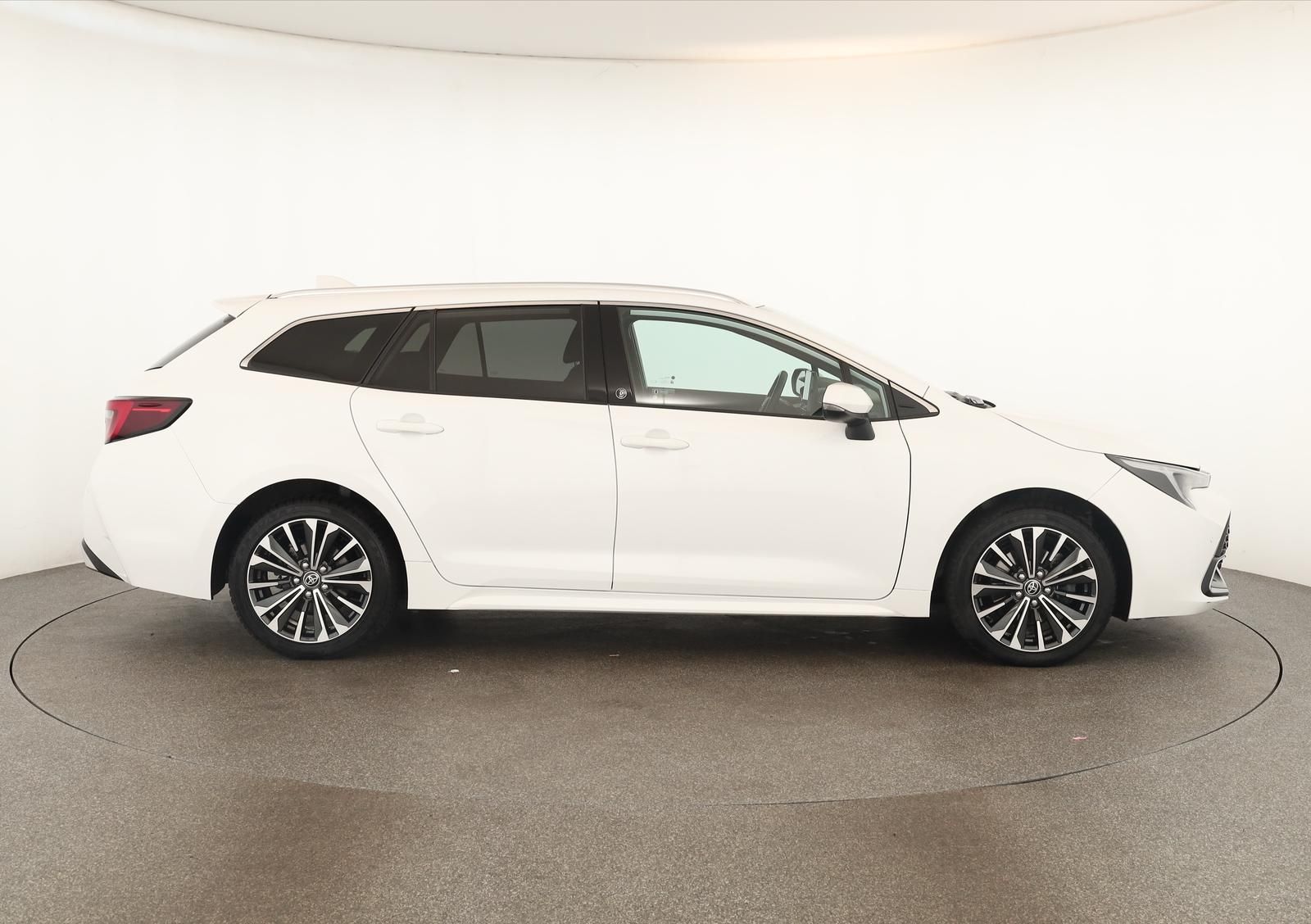 Toyota Corolla Touring Sports 2.0 CVT Team D Navi Kam