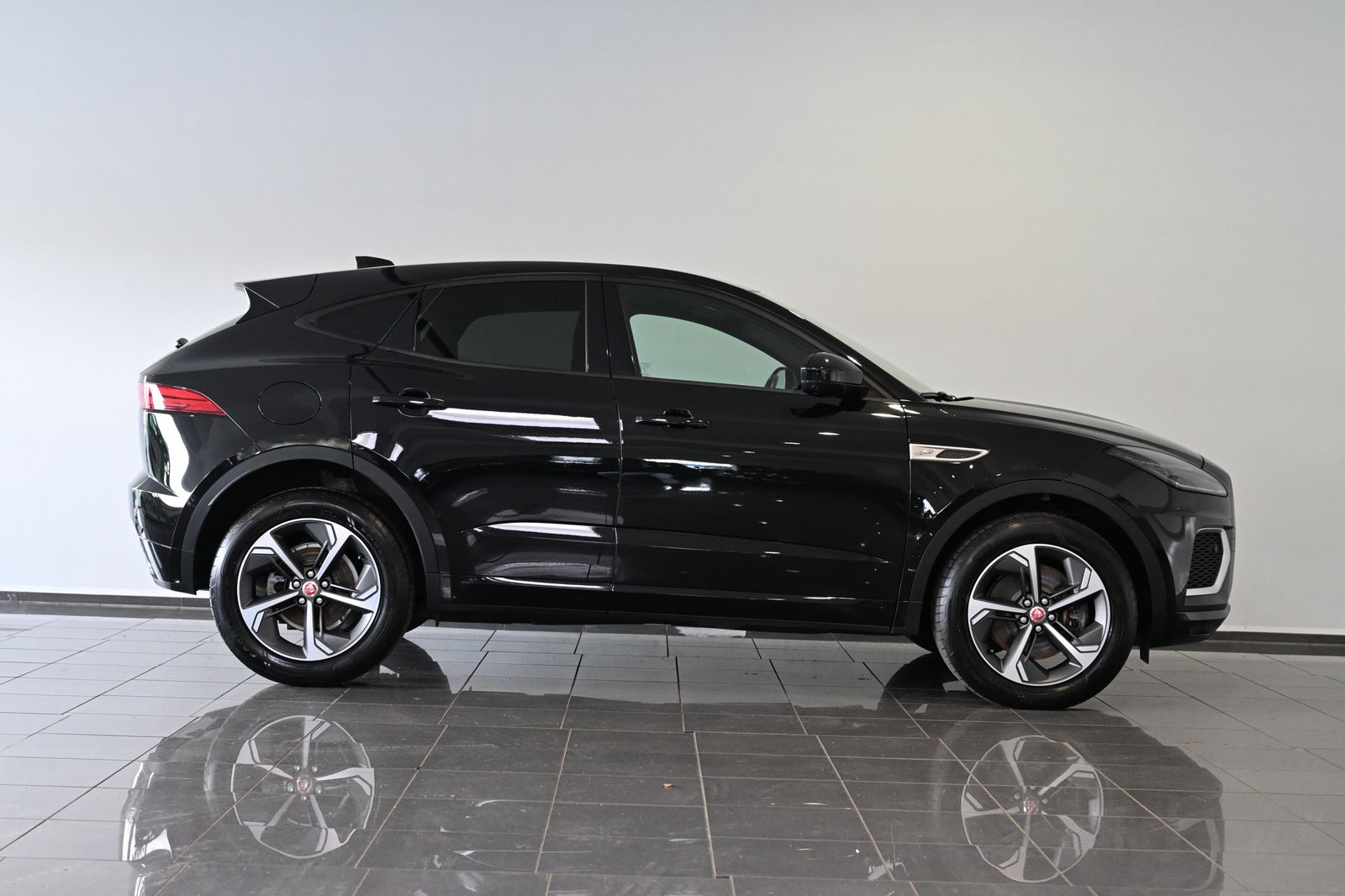 Jaguar E-PACE D163 R-Dynamic SE AWD Leder ACC 19"