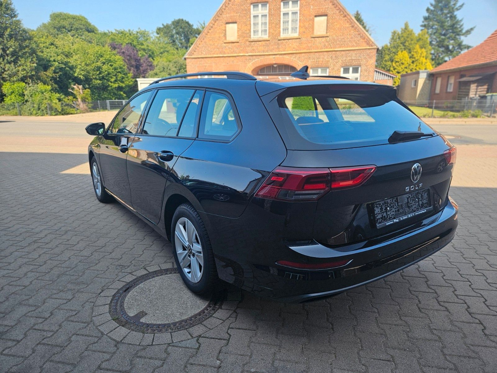 Volkswagen Golf VIII 2.0 TDI Variant Life - Samsaru's Car Outlet