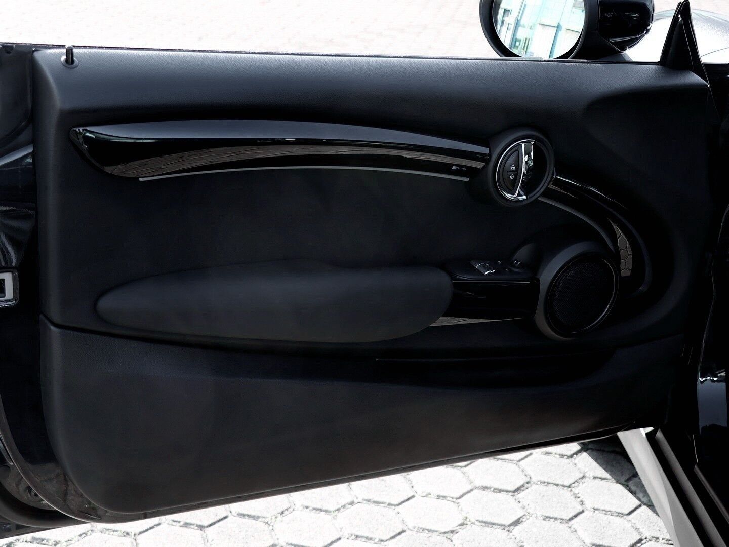 MINI Cooper SE Classic - Samsaru's Car Outlet