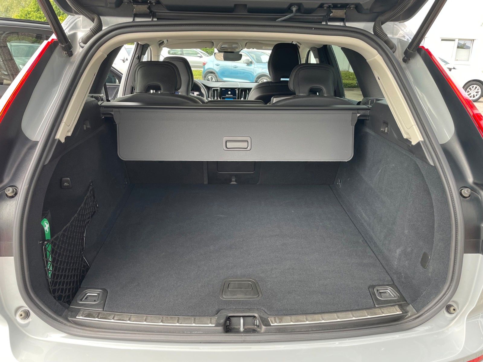Volvo XC60 B5 AWD PLUS DARK-360-BLIS-H/K-Pilot-VollLED