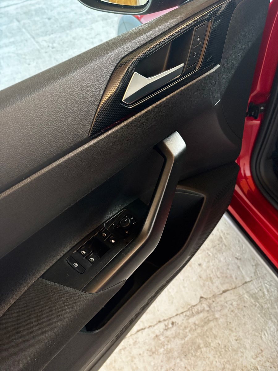 Volkswagen Taigo 1.0 TSI Life - Samsaru's Car Outlet