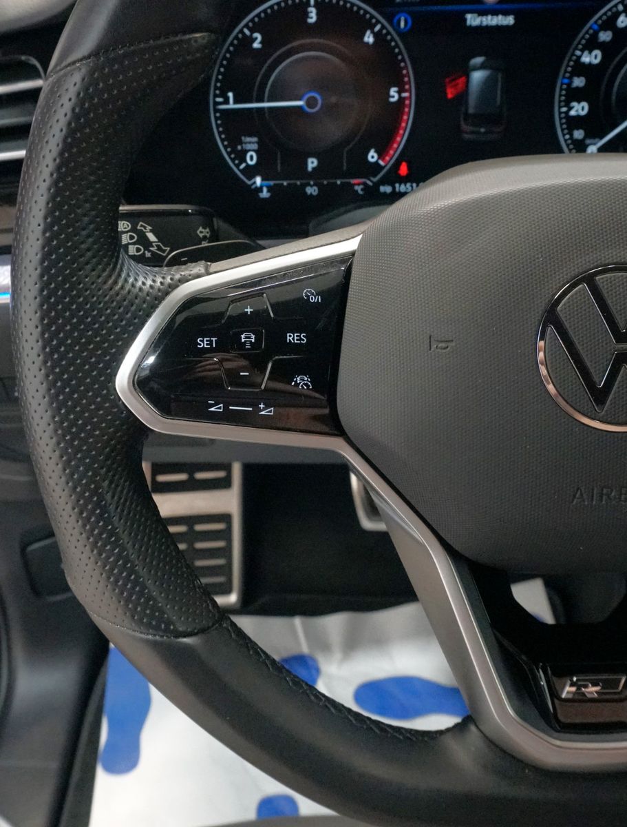 Volkswagen Touareg R-Line 4Motion 3.0 TDI - Samsaru's Car Outlet