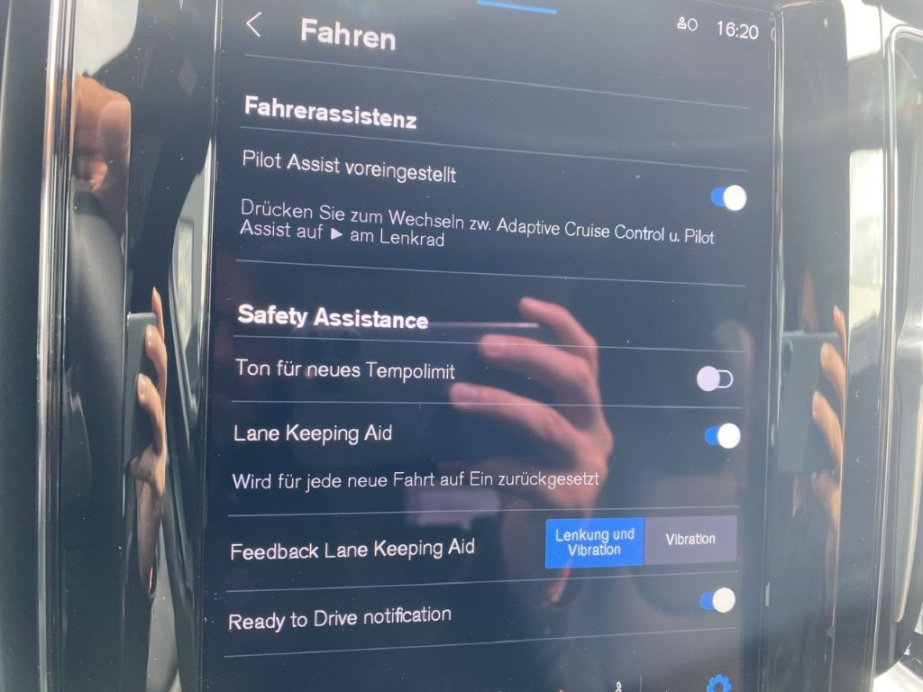 Volvo XC60 Ultra Black Edition Recharge Plug-In Hybrid