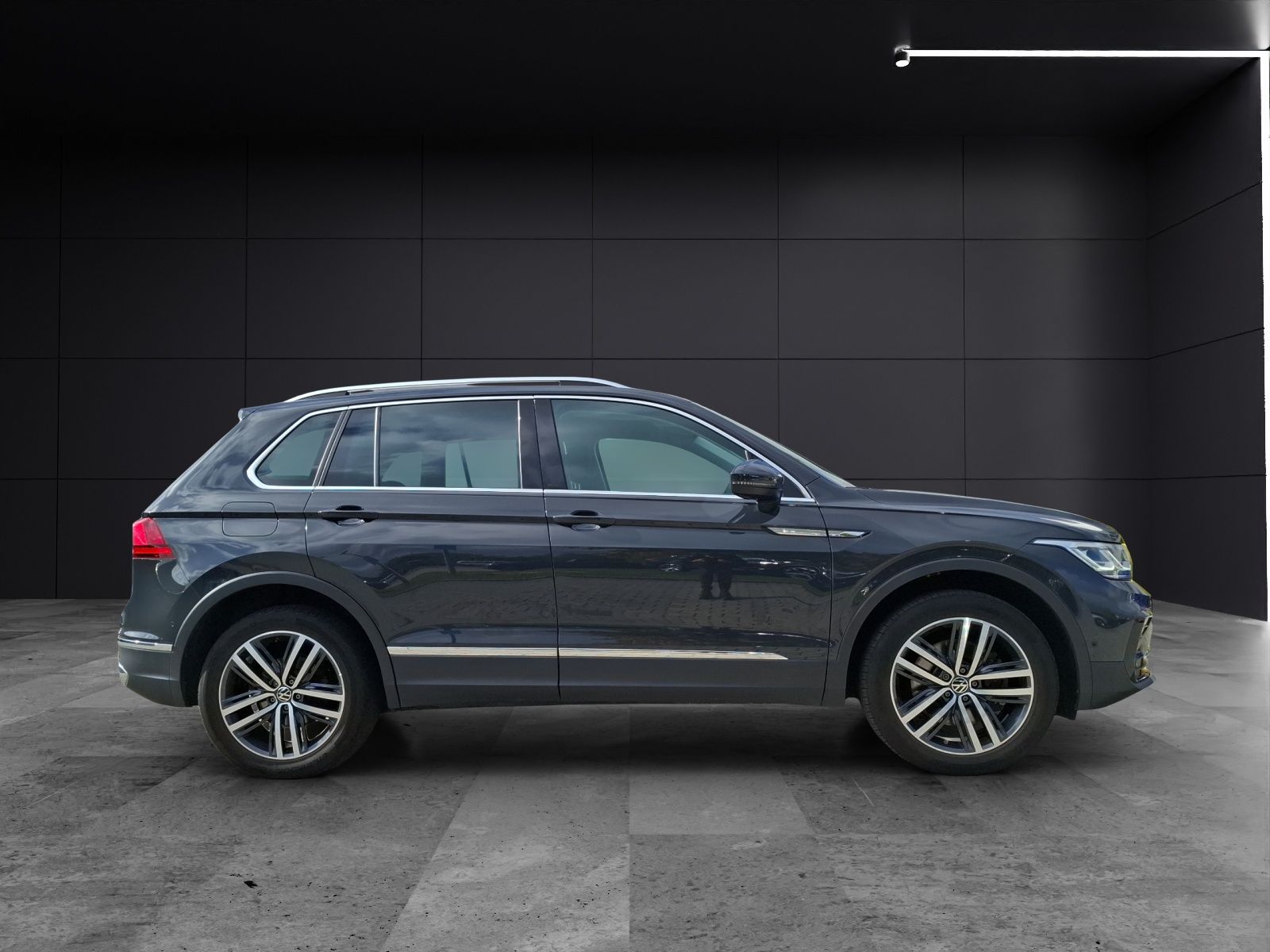 Volkswagen Tiguan TDI Elegance DSG 4M Matrix Navi ACC AHK S