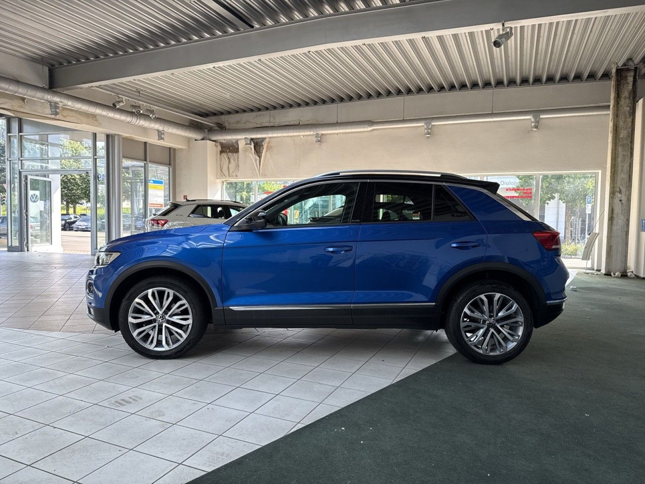 Volkswagen T-Roc 1.5 TSI Active - Samsaru's Car Outlet