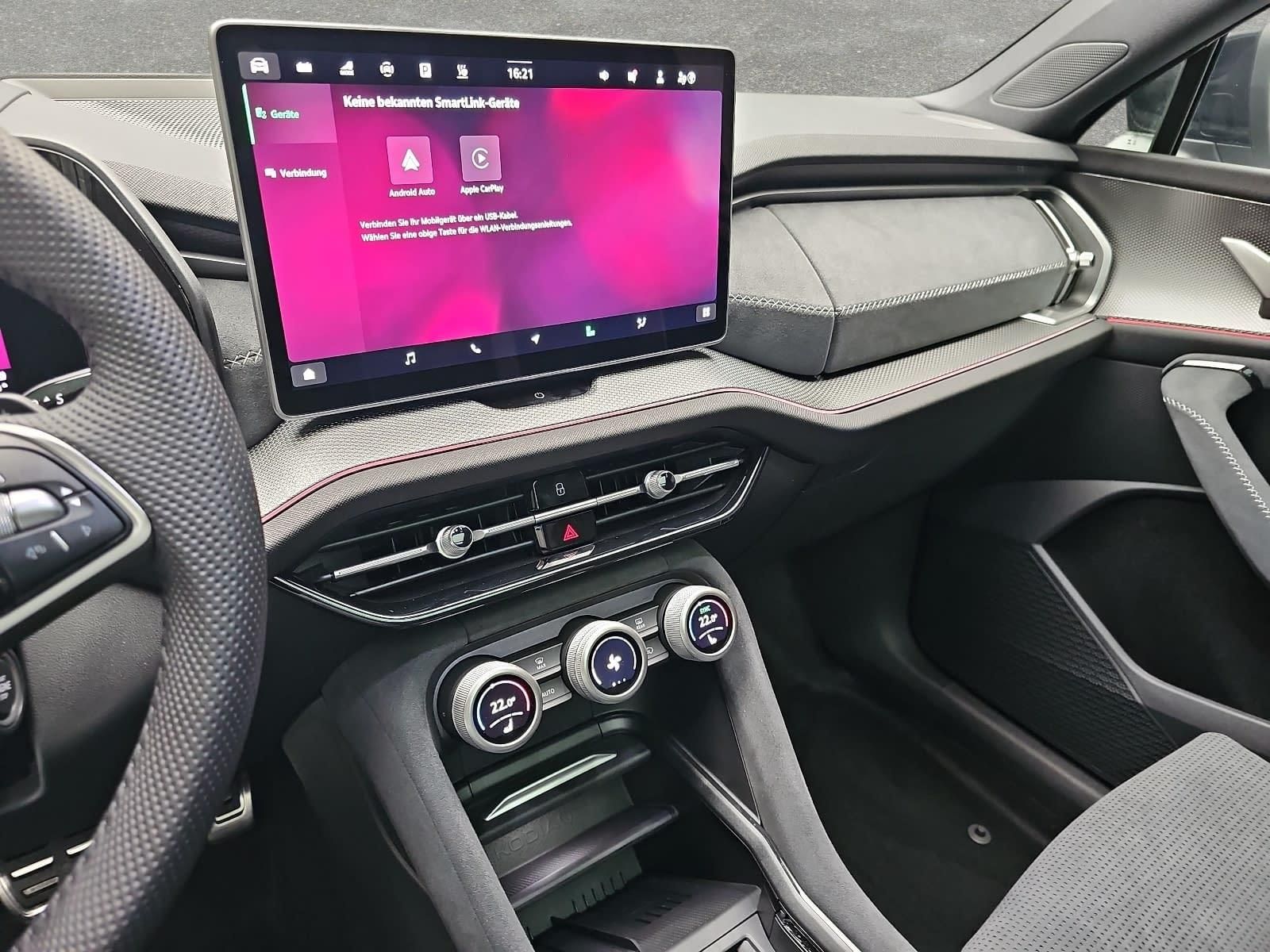 Skoda 1.5 TSI DSG IV PHEV SPORTLINE AHK PANO LM