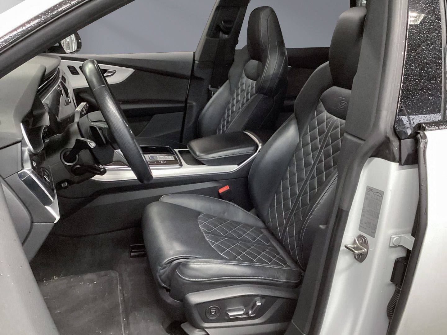 Audi Q8 50 TDI quattro S line - Samsaru's Car Outlet
