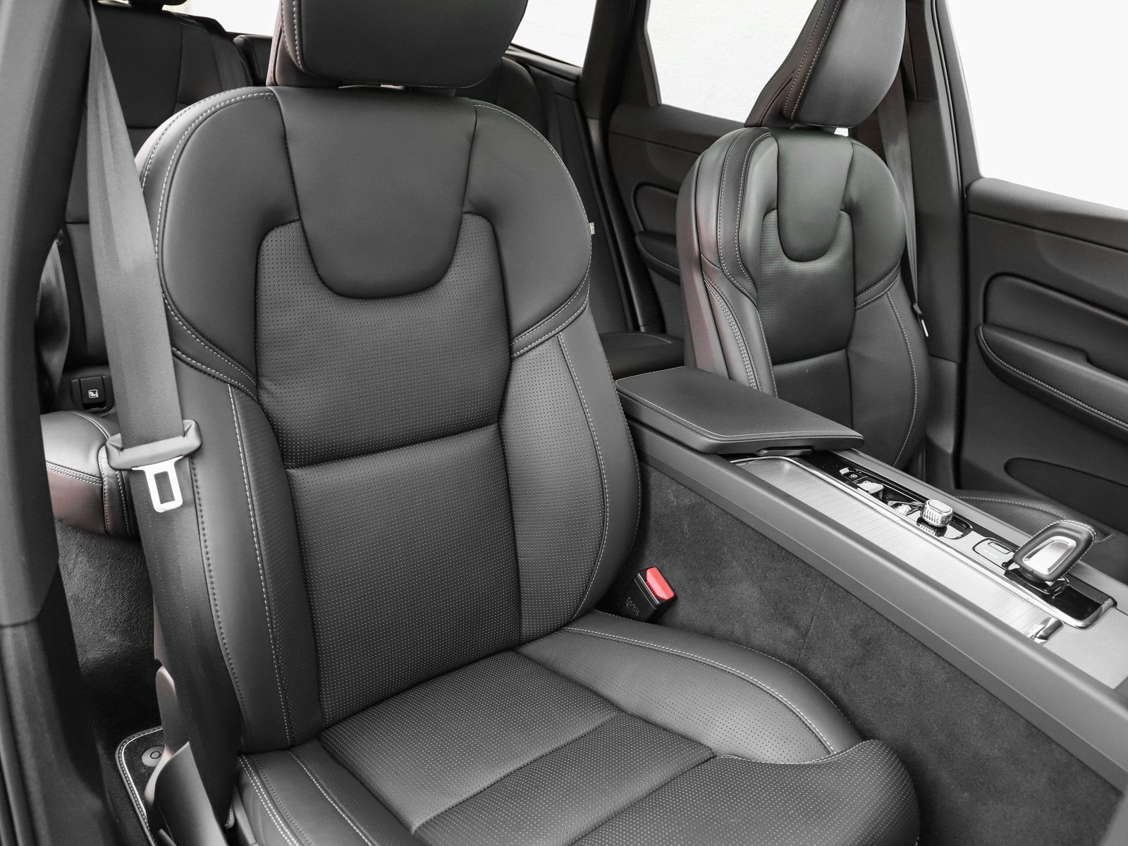 Volvo XC60 B4 (D) AWD R-Design NP:79.860,-//PANO/HUD/B