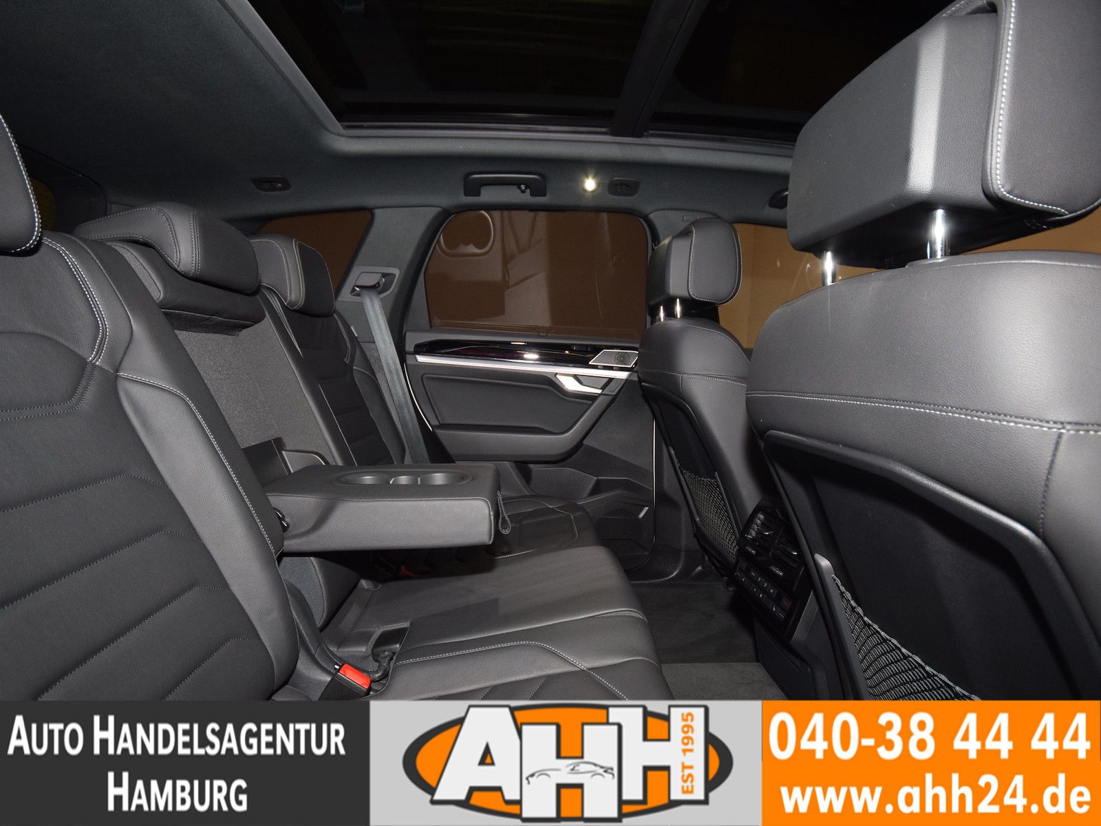 Volkswagen Touareg 3.0 TSI 4M R-LINE - Samsaru's Car Outlet