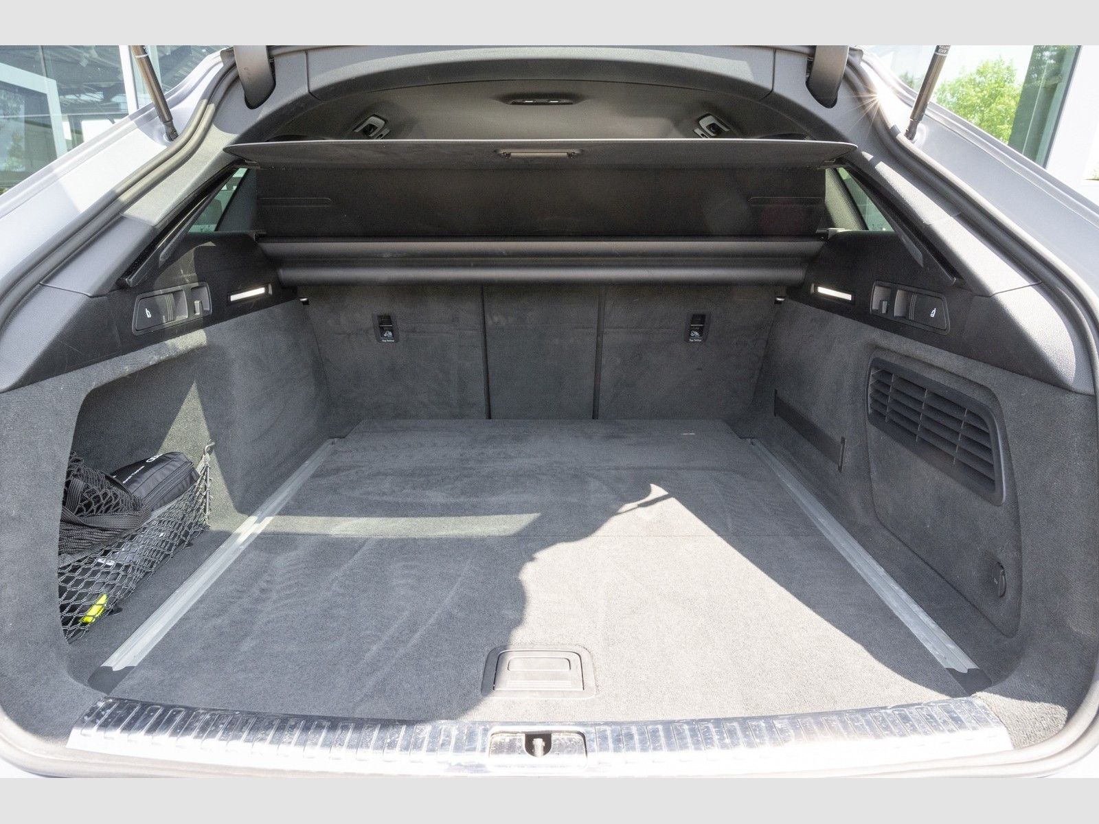 Audi A6 Avant 40 TDI S line - Samsaru's Car Outlet