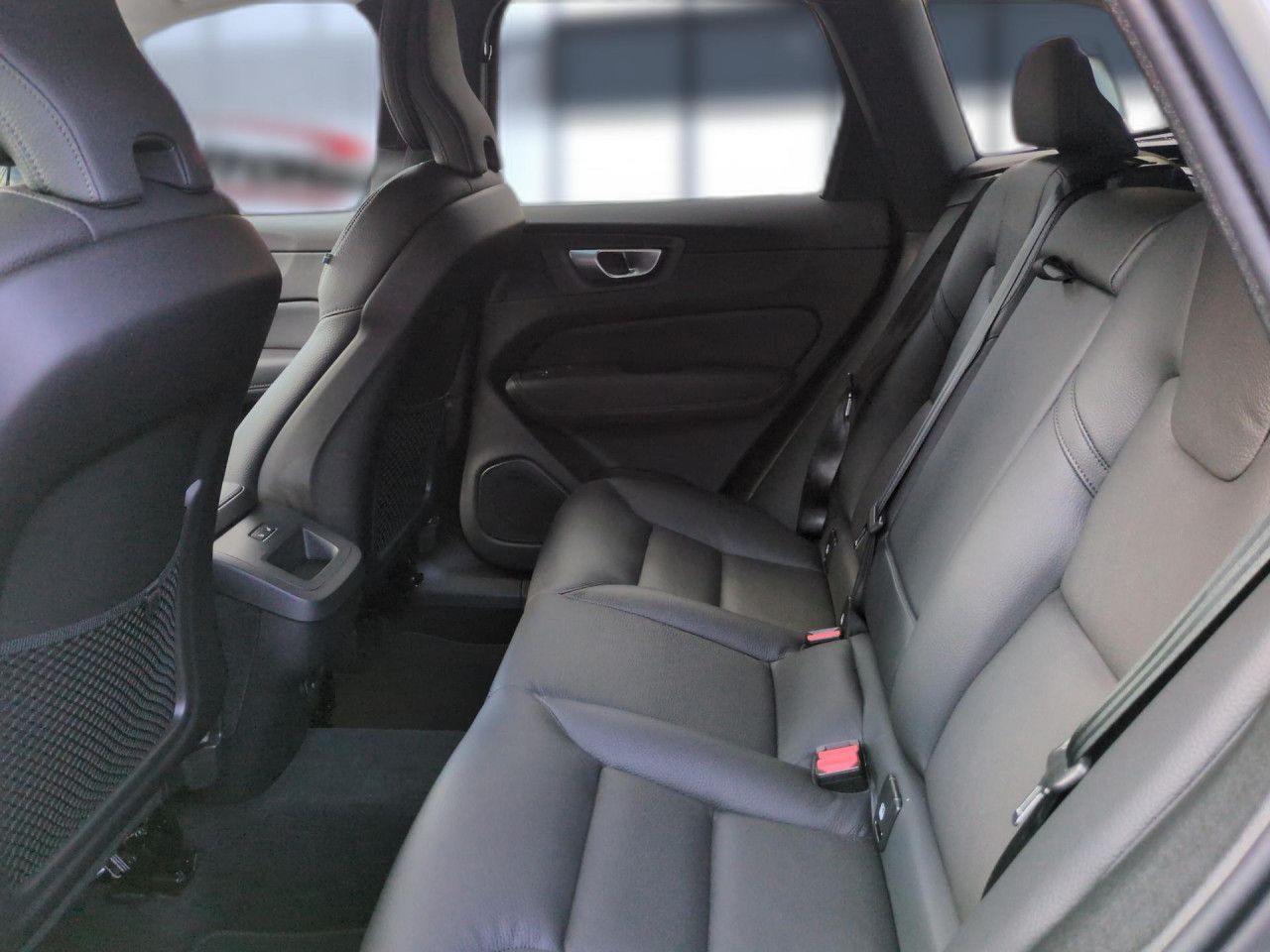 Volvo XC60 B4 (Diesel) Plus Dark 2WD Automatik Navi