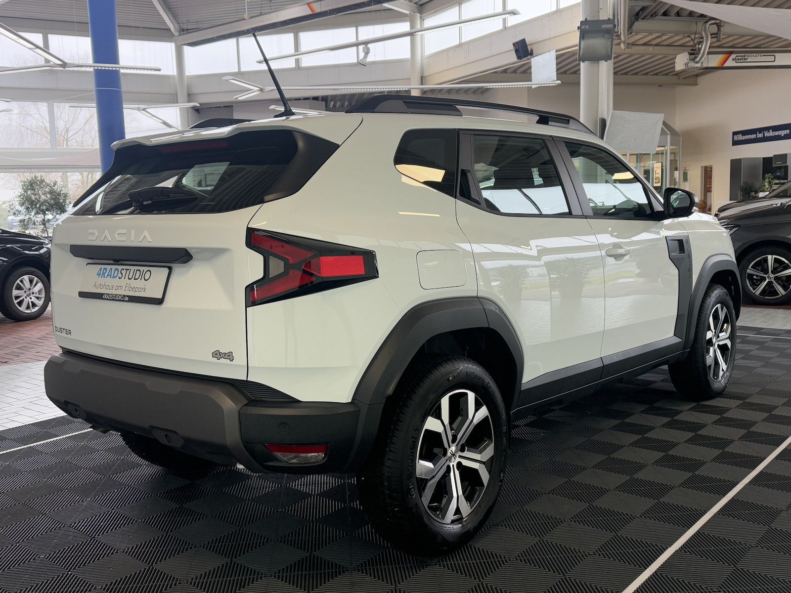 Dacia Duster III TCe 130 EXPRESSION 4x4 - Samsaru's Car Outlet
