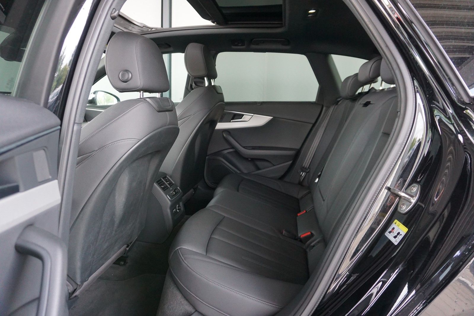 Audi A4 Avant 45 TDI quattro S line - Samsaru's Car Outlet