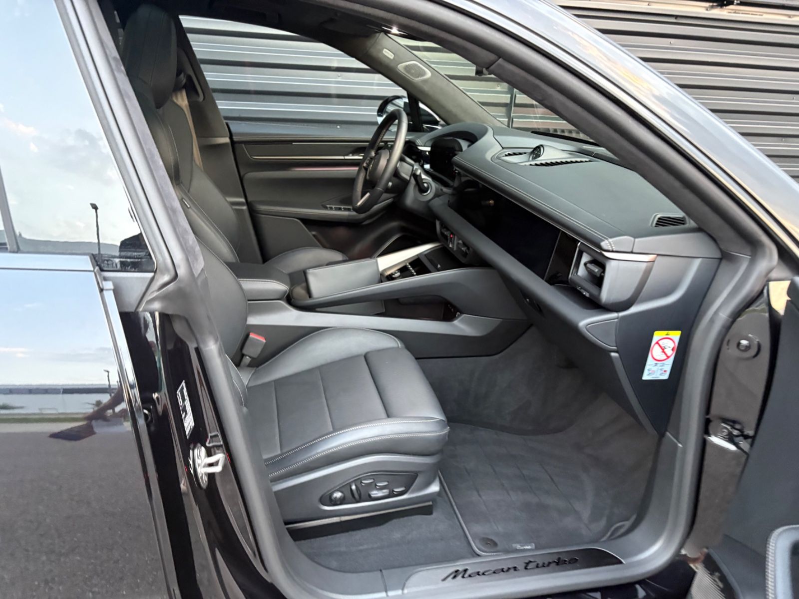 Porsche Macan E Turbo - Samsaru's Car Outlet