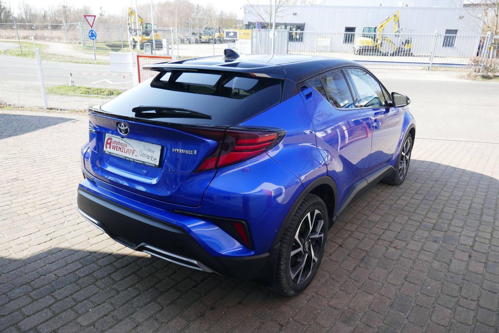 Toyota C-HR 2.0l Hybrid Team - Samsaru's Car Outlet