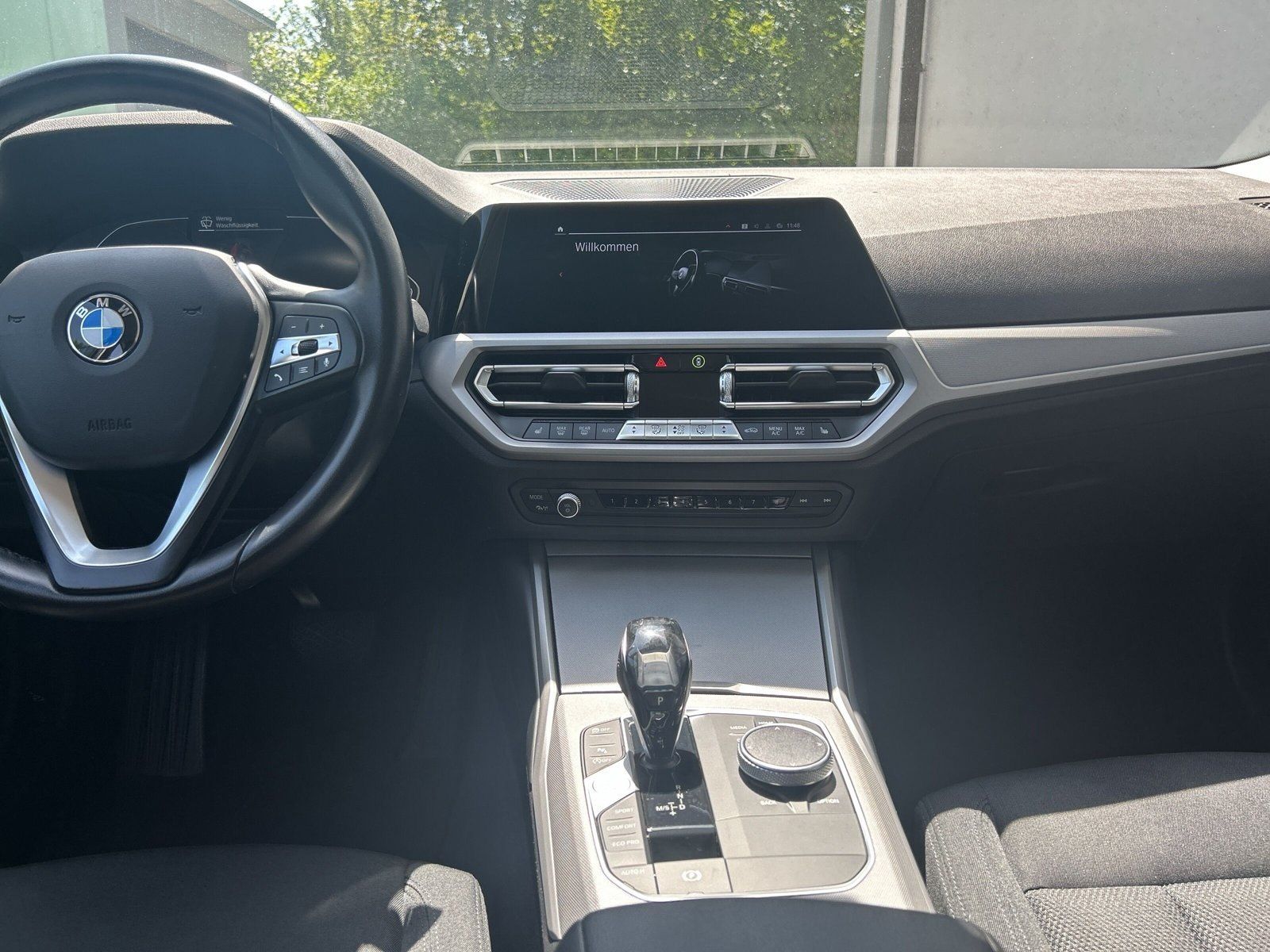 BMW 318i Touring - Samsaru's Car Outlet