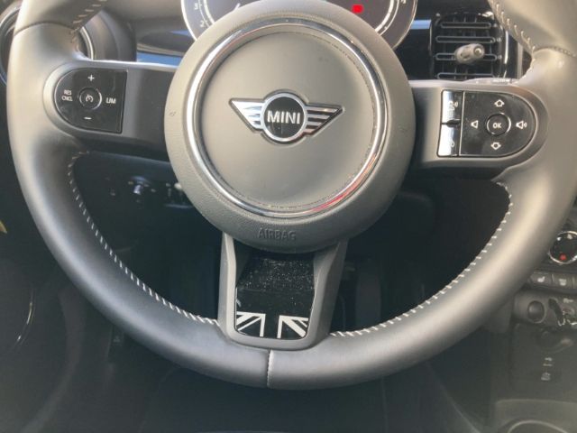 MINI Cooper Premium - Samsaru's Car Outlet