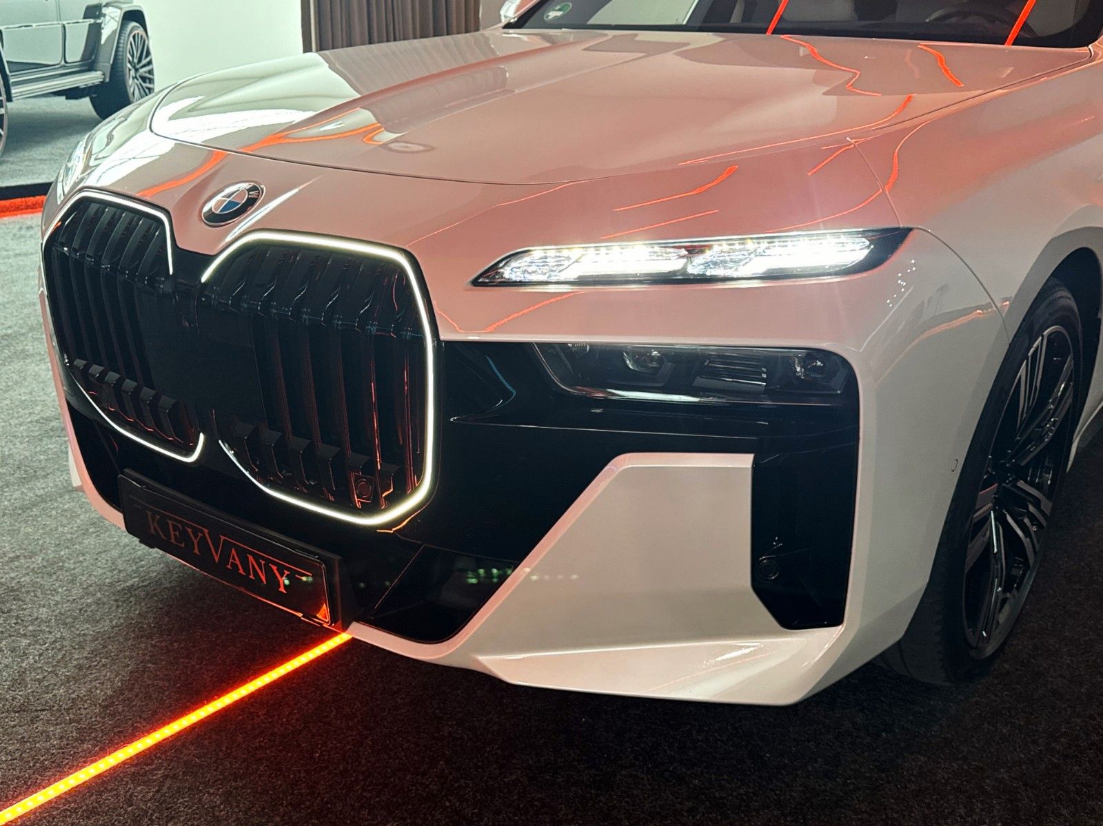 BMW 740d xD/4xMASSG/MPRO/SKY TV/KRIST/EXC.LNG/B&W/21