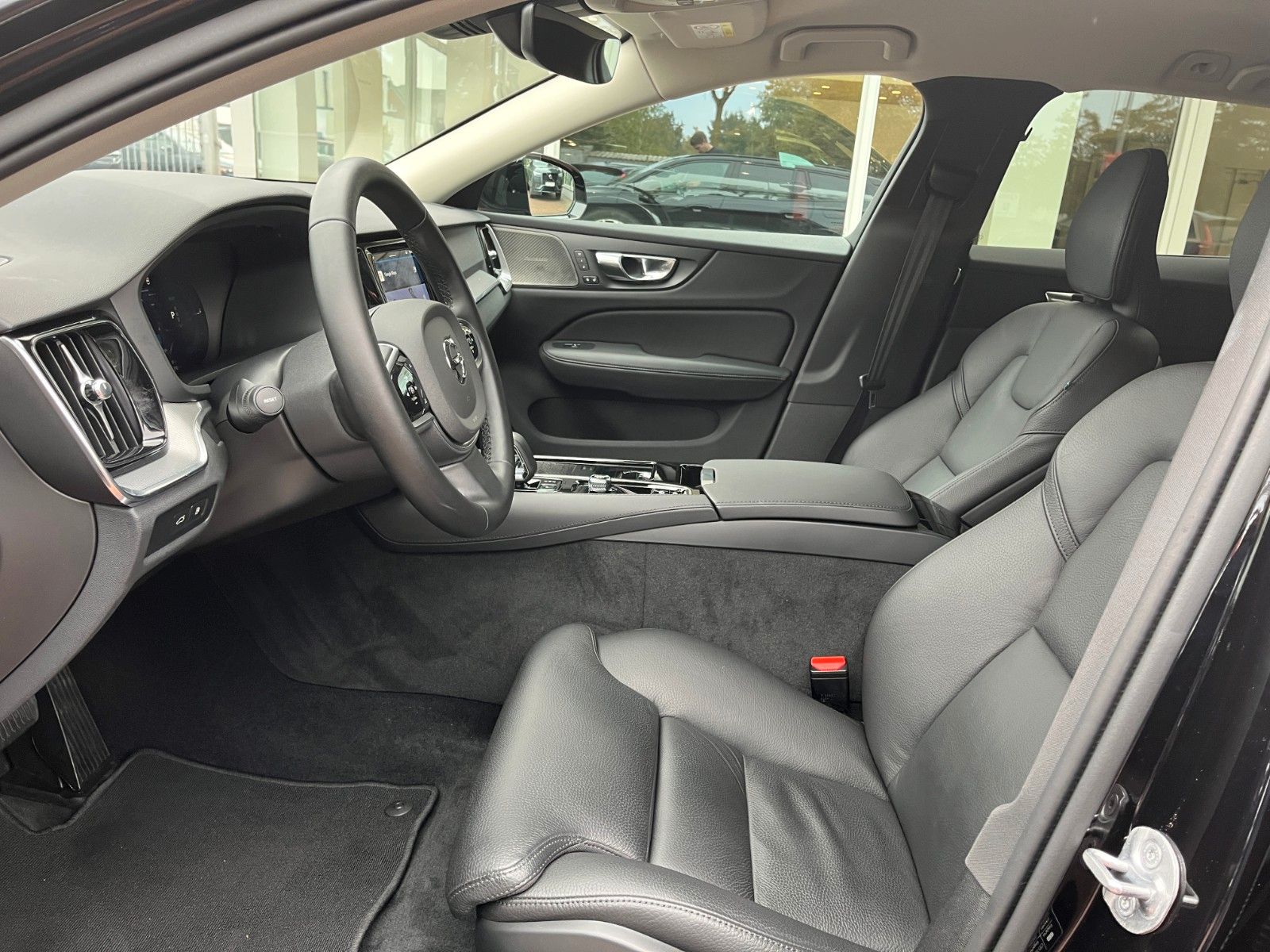 Volvo V60 T6 AWD Plug-in Hybrid Plus Dark Auto