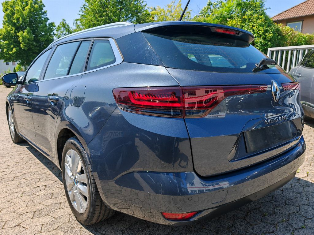 Renault Megane E-TECH 160 Plug-In Hybrid - Samsaru's Car Outlet