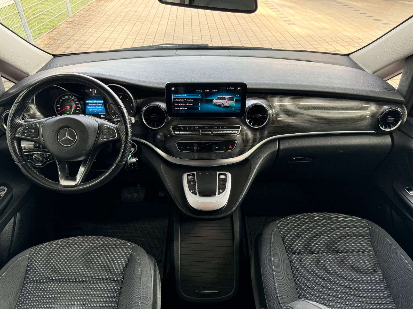 Mercedes-Benz V250 Lang 4Matic - Samsaru's Car Outlet