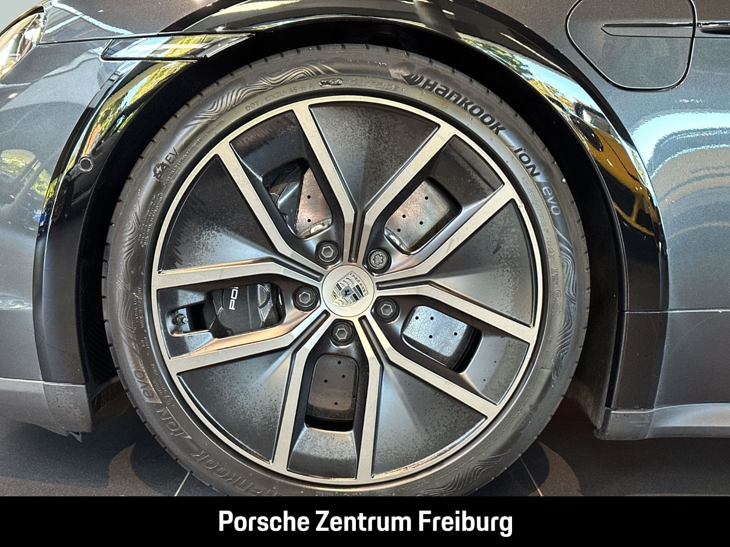 Porsche Taycan Turbo S Cross Turismo Burmester InnoDrive