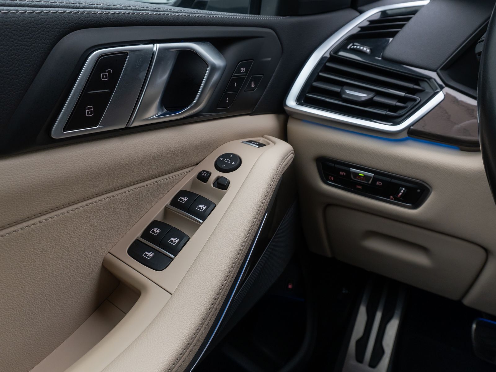 BMW X5 xD45e M Sport 360°Laser HUD DAB HiFi AHK 22"