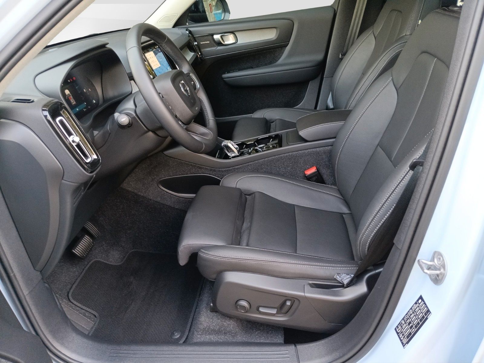 Volvo XC40 B4 2WD - Samsaru's Car Outlet